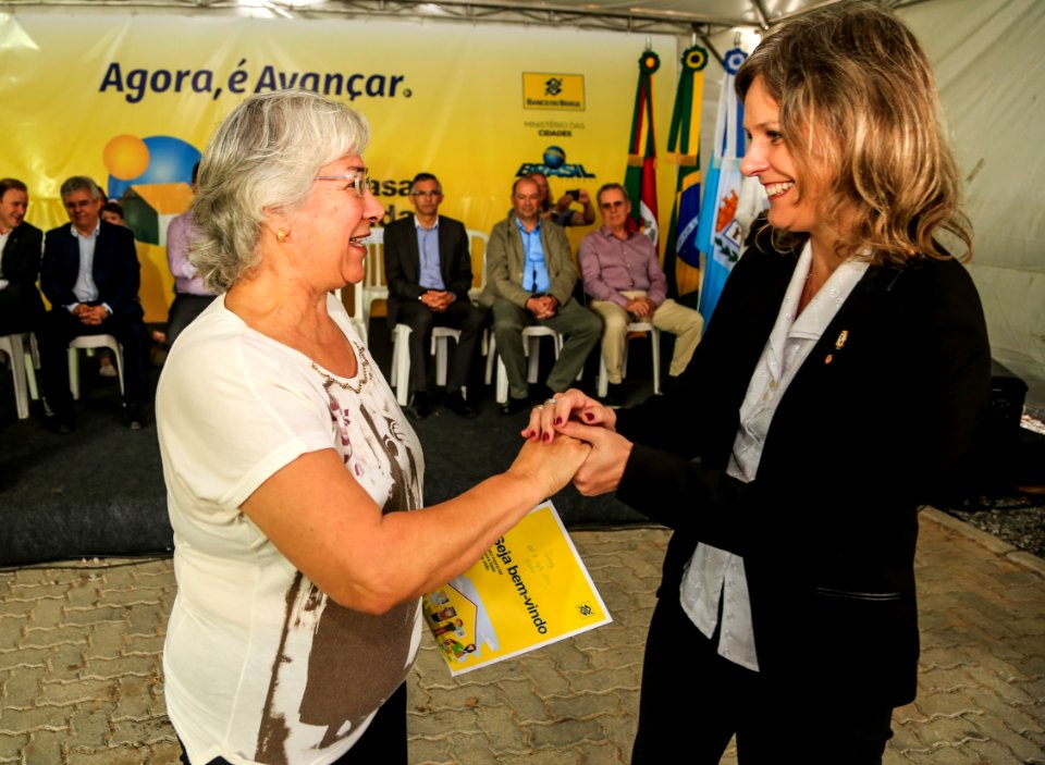 20.12.2017 - Prefeita Paula Mascarenhas e vice Idemar Barz na entrega dos residenciais Roraima e Amazonas