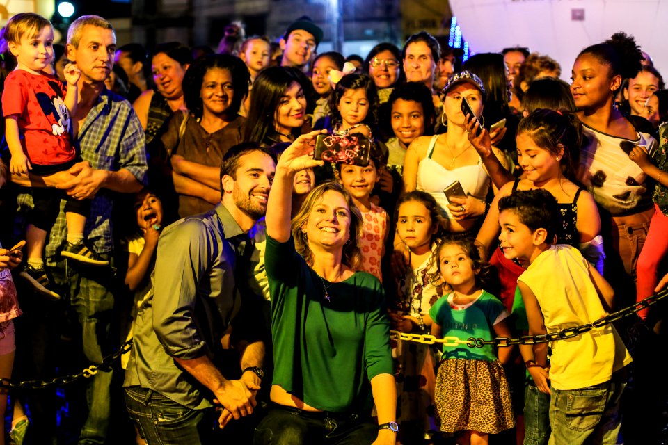 10.12.2017 - Prefeita Paula Mascarenhas e vice Idemar Barz na chegada do Papai Noel e entrega da chave da cidade