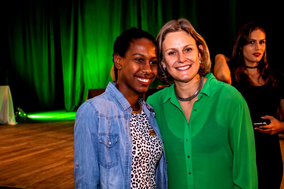 29.11.2019 - Prefeita Paula Mascarenhas e o vice Idemar Barz prestigiam a formatura dos cursos do projeto de Geração de Emprego e Renda da SHRF - Foto Michel Corvello