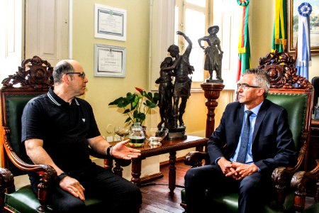 04.12.2017 - Prefeito em exercício Luiz Henrique Viana recebe visita do Organizador do Miss Pelotas-RS, Sérgio Piñeiro