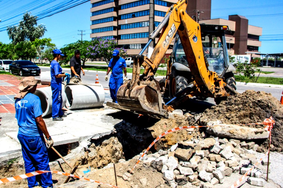 03.01.2017 - Construção de rede de drenagem na rua Candido de portinari- Areal