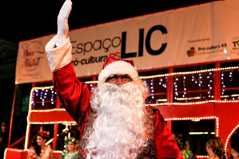 10.12.2017 - Prefeita Paula Mascarenhas e vice Idemar Barz na chegada do Papai Noel e entrega da chave da cidade
