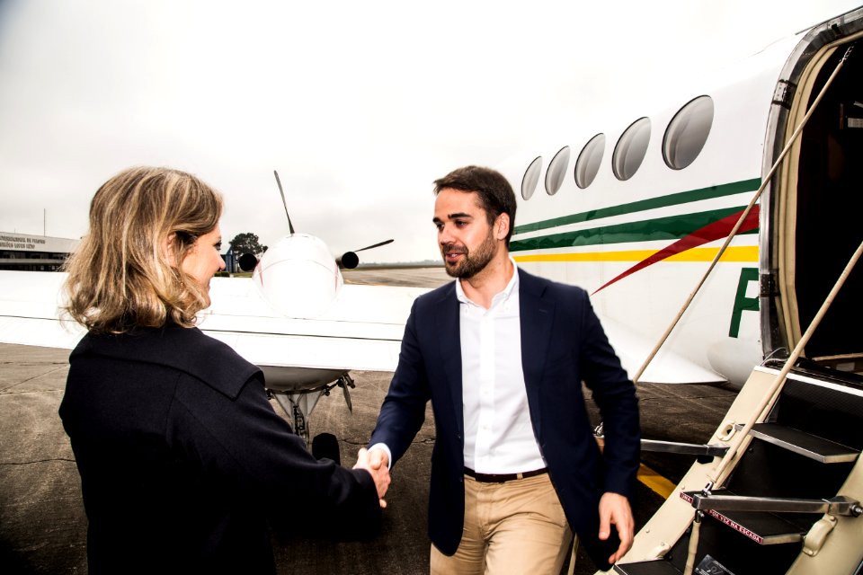 25.09.2019 - Prefeita Paula Mascarenhas recepciona o Governador Eduardo Leite no aeroporto de Pelotas - Foto: Gustavo Vara
