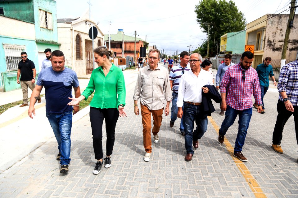 21.12.2017 - Prefeita Paula Mascarenhas e vice Idemar Barz na entrega obras nas ruas da Balsa - Estrada do Engenho, Paulo Guilayn e Pedro Osório de Brito
