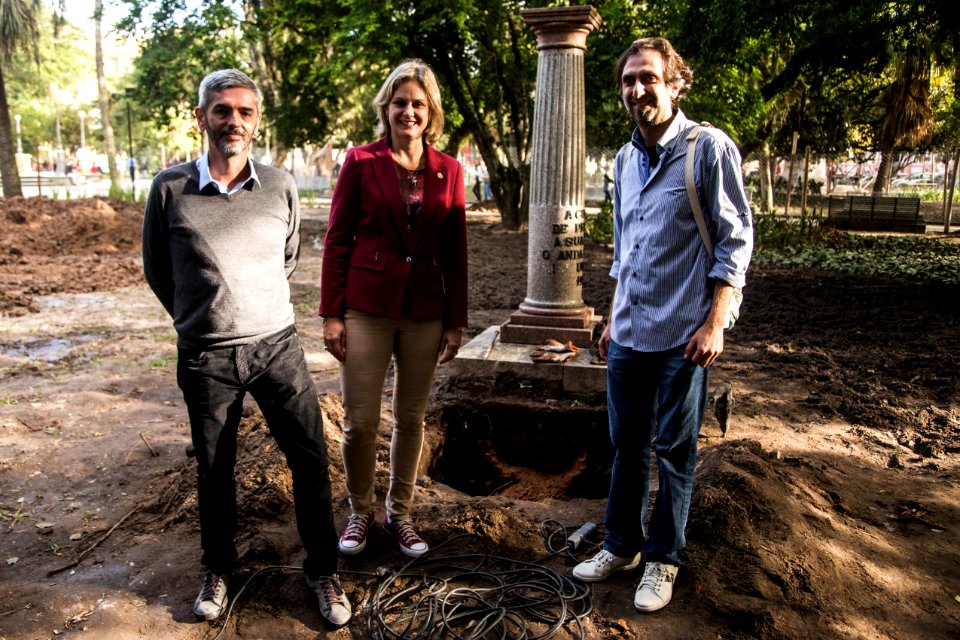 07.05.2019 - Prefeitura encontra caixa enterrada no monumento que homenageia Yolanda Pereira, a primeira brasileira a conquistar o título de Miss Universo, em 1930 - Foto: Gustavo Vara