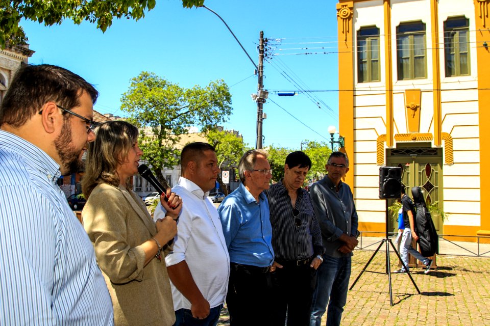 19.01.2018 - Prefeita Paula Mascarenhas na entrega dos veículos do Sanep