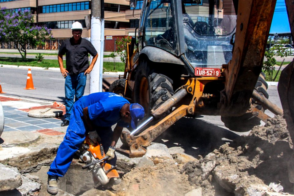 03.01.2017 - Construção de rede de drenagem na rua Candido de portinari- Areal