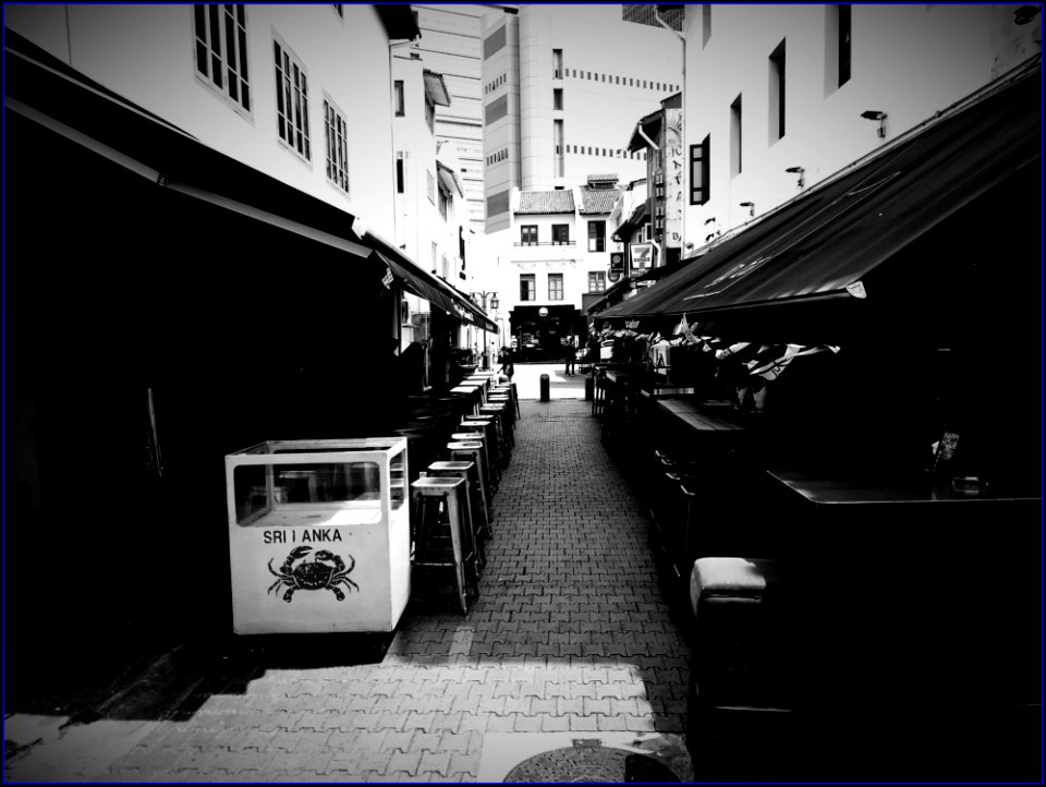 alley along Singapore River
