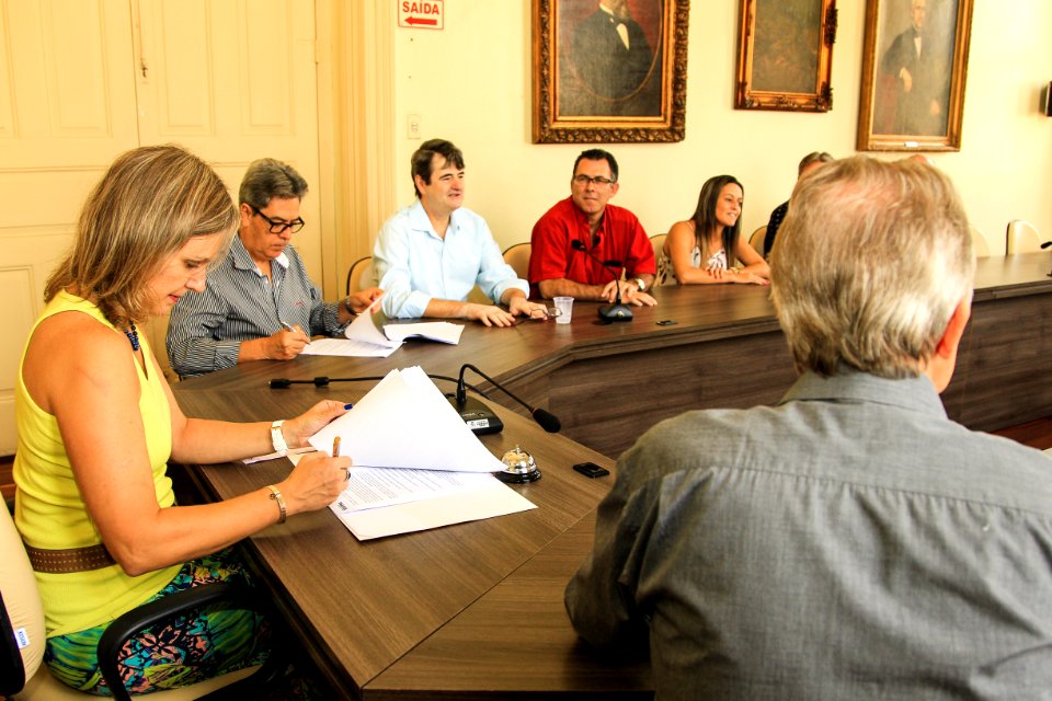 24.04.2018 - Prefeita Paula Mascarenhas e o vice Idemar Barz assinam termo de cooperação de saúde, com APAE e Cerenepe - Foto: Gustavo Vara