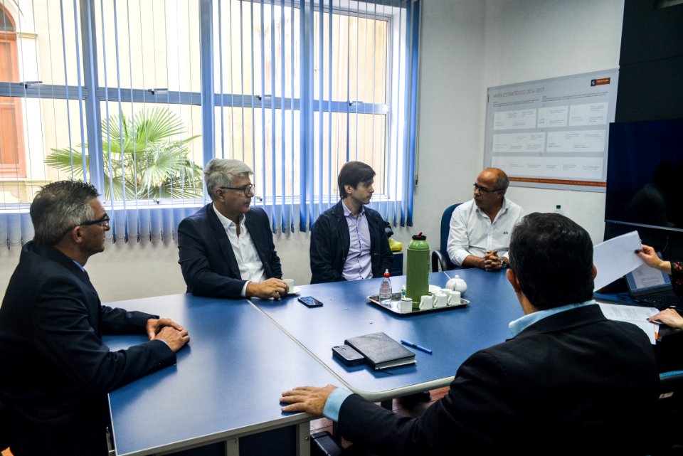 04.12.2017 - Prefeito em exercício Luiz Henrique Viana participa da reunião semanal do comitê gestor do programa de parcerias do munícipio.