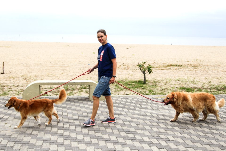 28.01.2018 - Prefeita Paula Mascarenhas participa da Cãominhada do jornal Diário Popular na Praia do Laranjal