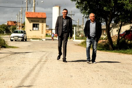 05.12.2017 - Prefeito em exercício Luiz Henrique Viana durante visita na rua Cidinei Alves Dias no Jardim Europa