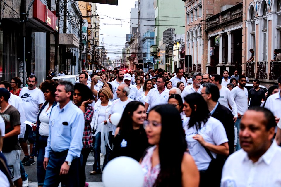 20.12.2017 - Prefeita Paula Mascarenhas e vice Idemar Barz na Noite da Paz - Caminhada Aliança Pelotas