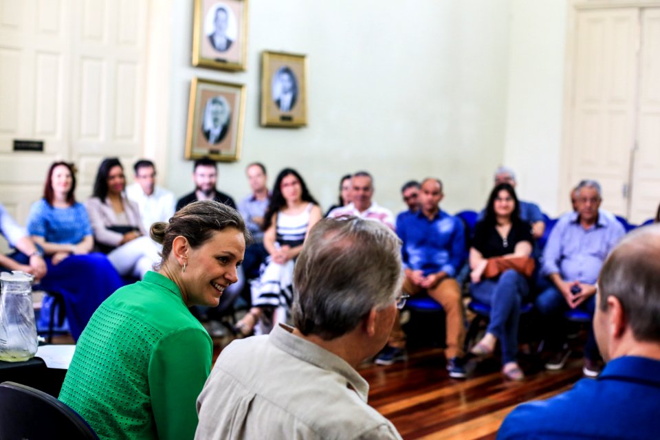 21.12.2017 - Prefeita Paula Mascarenhas e vice Idemar Barz no café da manhã com servidores
