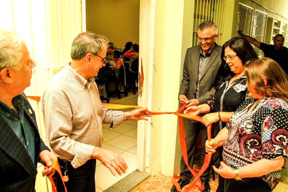 05.12.2017 - Prefeito em Exercício Luiz Henrique Viana na entrega do Laboratório de Informática Khan Academy na EMEF Prof. Daura Ferreira Pinto
