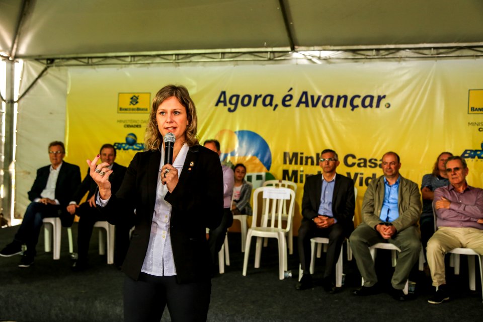 20.12.2017 - Prefeita Paula Mascarenhas e vice Idemar Barz na entrega dos residenciais Roraima e Amazonas