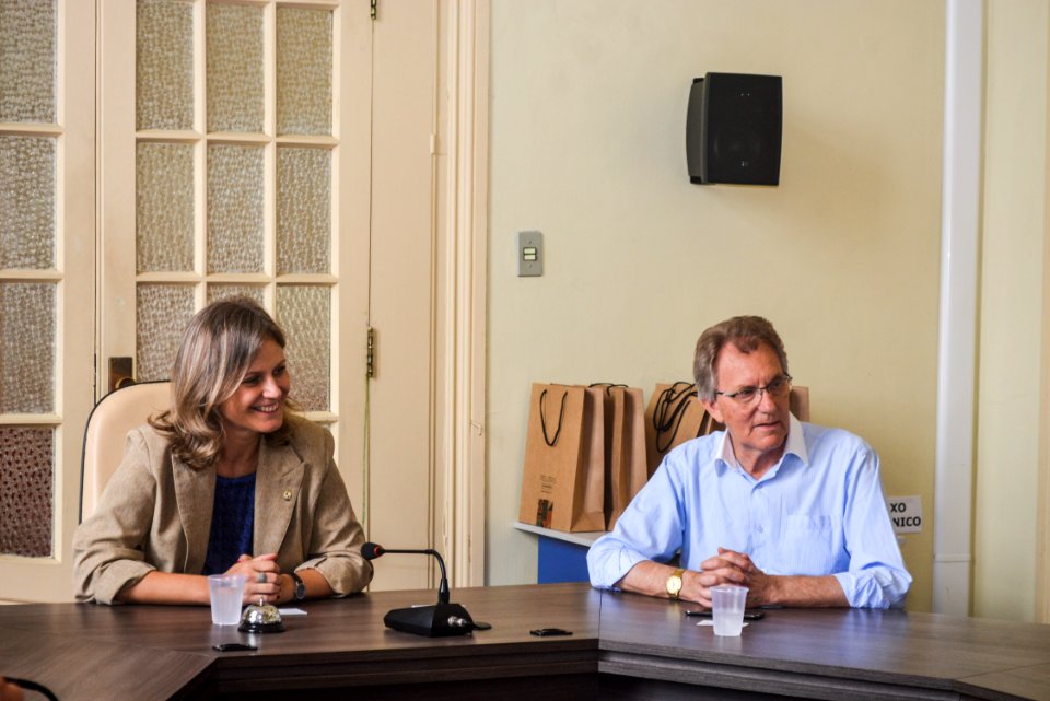 14.12..2017 - Prefeita Paula Mascarenhas em reunião com Vereador Fabrício Tavares e Empresários Portugueses