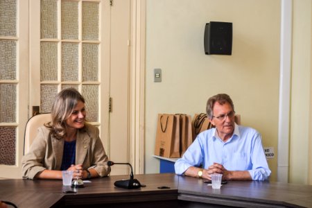 14.12..2017 - Prefeita Paula Mascarenhas em reunião com Vereador Fabrício Tavares e Empresários Portugueses