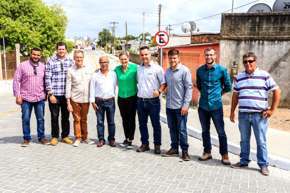 21.12.2017 - Prefeita Paula Mascarenhas e vice Idemar Barz na entrega obras nas ruas da Balsa - Estrada do Engenho, Paulo Guilayn e Pedro Osório de Brito