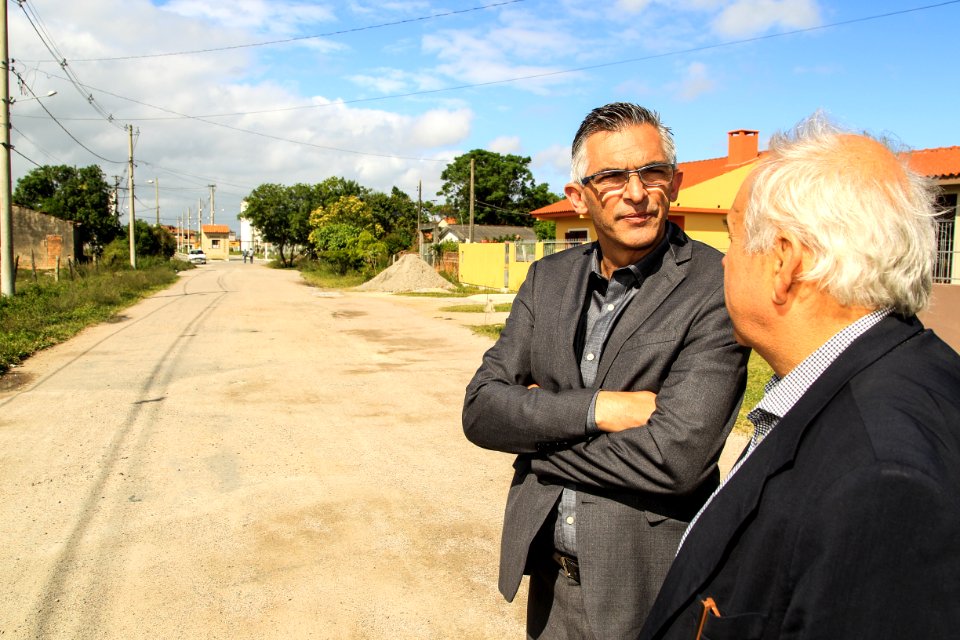 05.12.2017 - Prefeito em exercício Luiz Henrique Viana durante visita na rua Cidinei Alves Dias no Jardim Europa