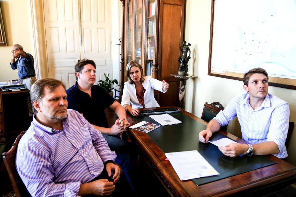 05.03.2018 - Prefeita Paula Mascarenhas durante reunião com o prefeito de Teotônia, Jonatan Brönstrup - Foto: Gustavo Vara
