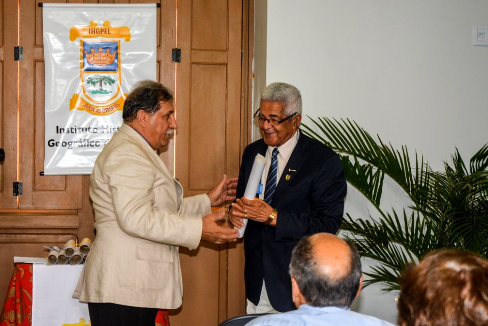 14.12.2017 - Vice-prefeito Idemar Barz na entrega de títulos sociais beneméritos do IHGPEL - Instituto Histórico Geográfico de Pelotas