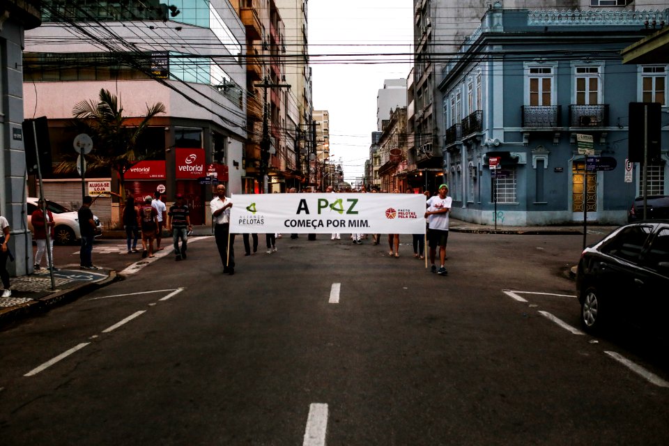 20.12.2017 - Prefeita Paula Mascarenhas e vice Idemar Barz na Noite da Paz - Caminhada Aliança Pelotas