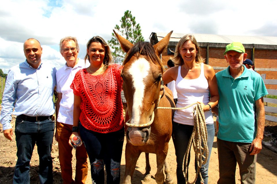 01.03.2018 - Gab Prefeita - Entrega de cavalos e visita as novas instalações da hospedaria - Foto Marcel Avila