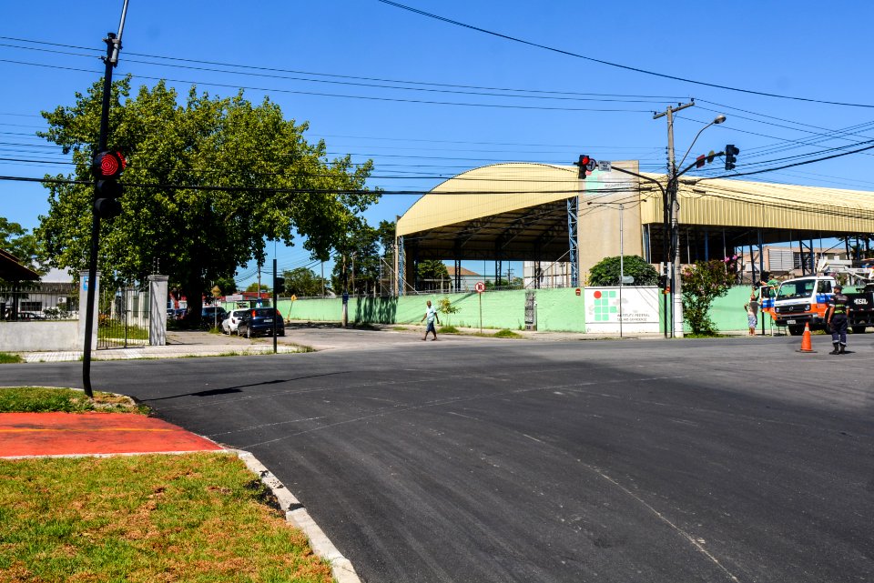 19.01.2018 - Novo semáforo na praça 20 de Setembro esquina com a rua Baltazar Brum