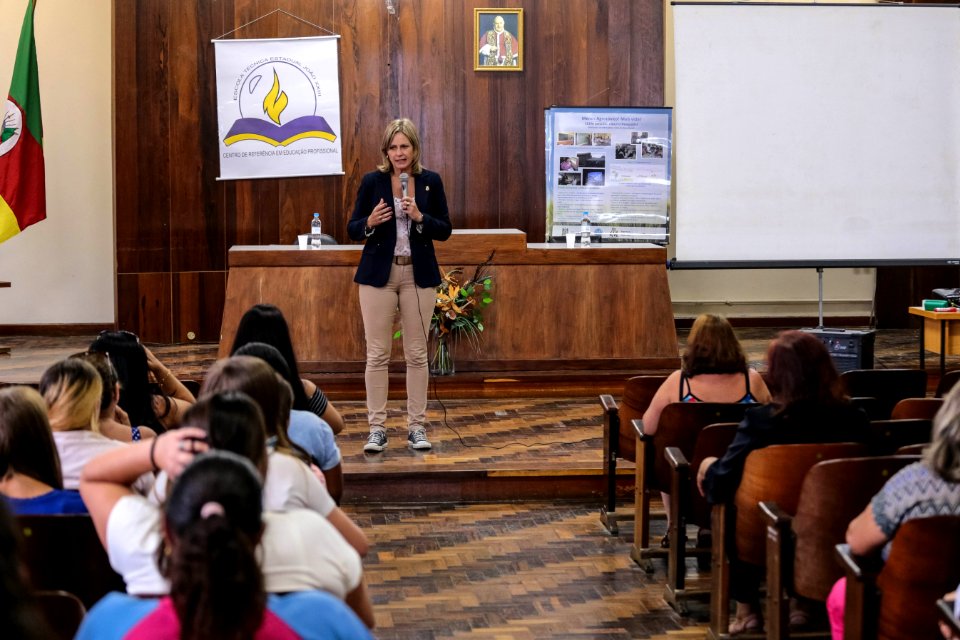 08.03.2018 SMED Palestra Dia da Mulher Fotos Gustavo Mansur