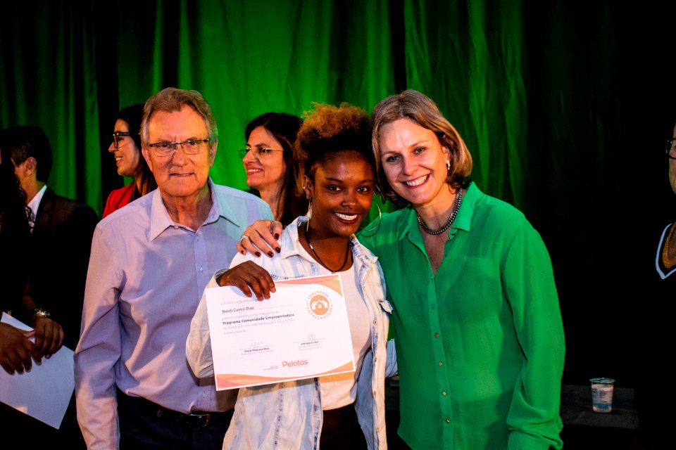 29.11.2019 - Prefeita Paula Mascarenhas e o vice Idemar Barz prestigiam a formatura dos cursos do projeto de Geração de Emprego e Renda da SHRF - Foto Michel Corvello