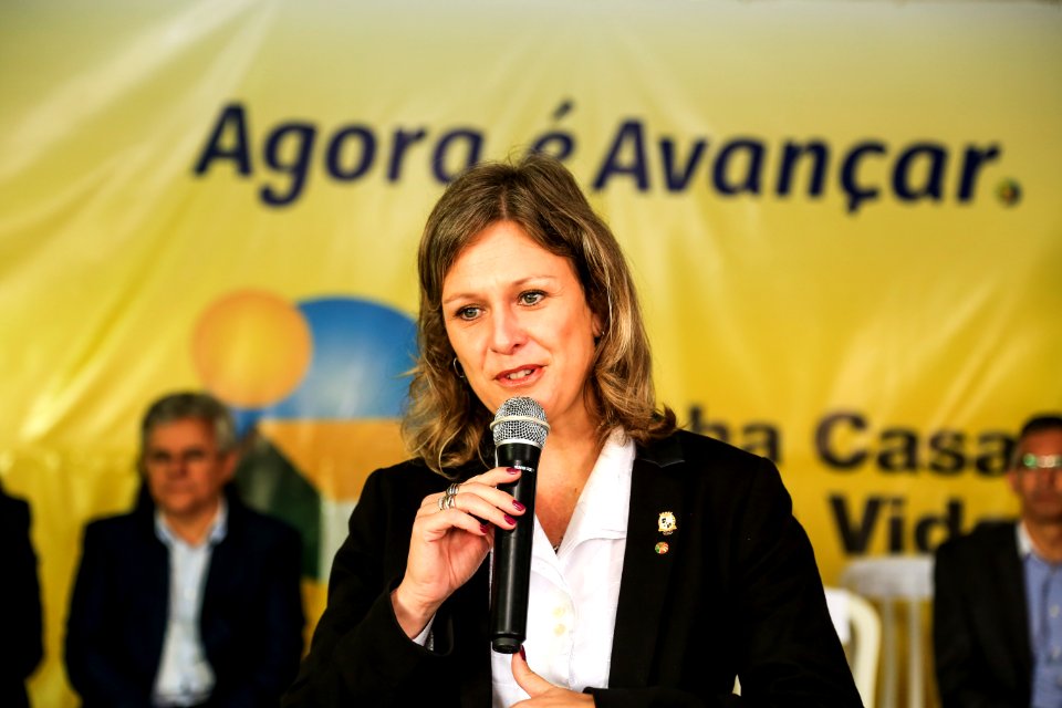 20.12.2017 - Prefeita Paula Mascarenhas e vice Idemar Barz na entrega dos residenciais Roraima e Amazonas