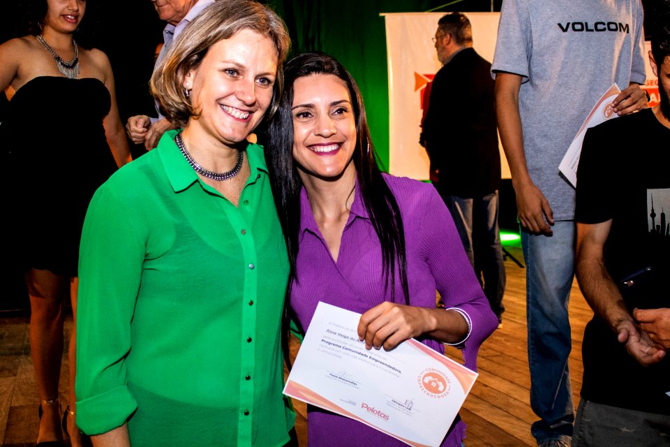 29.11.2019 - Prefeita Paula Mascarenhas e o vice Idemar Barz prestigiam a formatura dos cursos do projeto de Geração de Emprego e Renda da SHRF - Foto Michel Corvello
