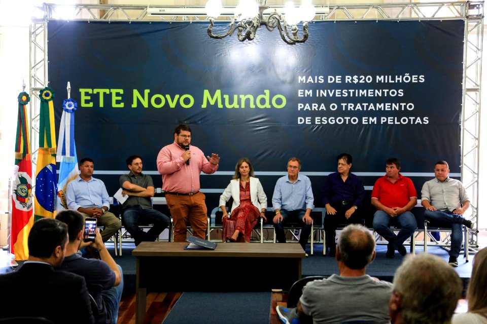 21.02.2018 - Assinatura do contrato e emissão da ordem de serviço da ETE Novo Mundo - Foto: Gustavo Vara
