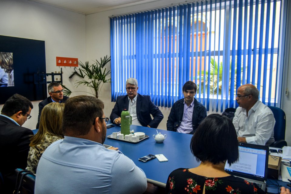 04.12.2017 - Prefeito em exercício Luiz Henrique Viana participa da reunião semanal do comitê gestor do programa de parcerias do munícipio.