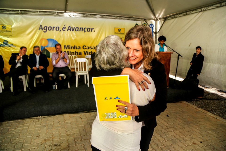 20.12.2017 - Prefeita Paula Mascarenhas e vice Idemar Barz na entrega dos residenciais Roraima e Amazonas