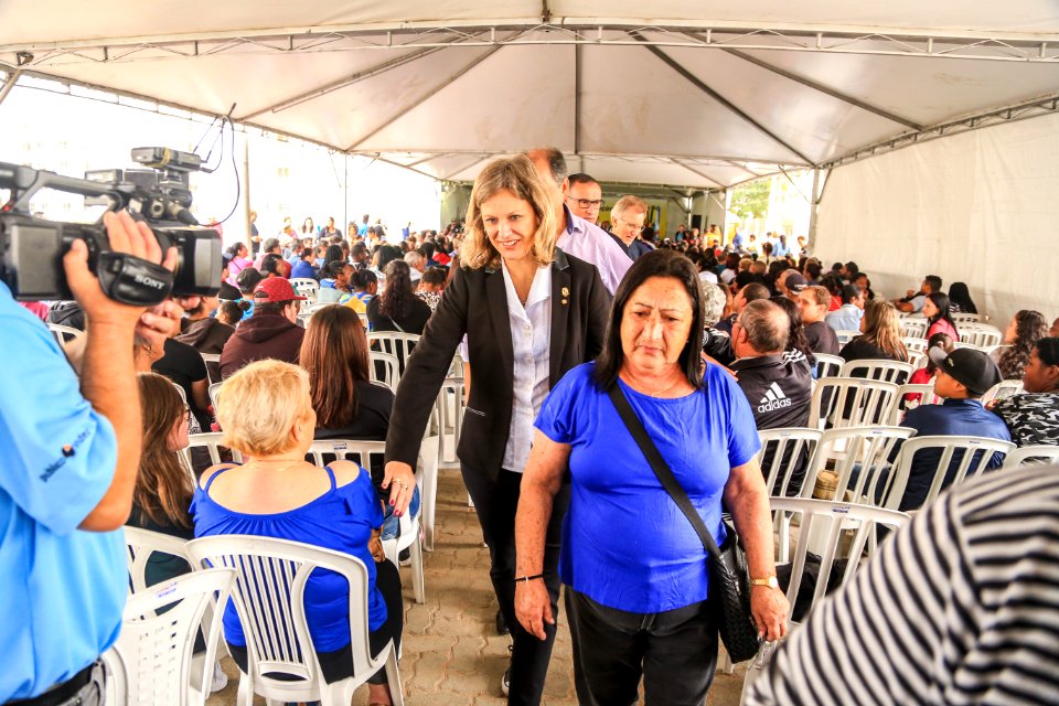 20.12.2017 - Prefeita Paula Mascarenhas e vice Idemar Barz na entrega dos residenciais Roraima e Amazonas