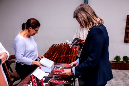 18.12.2017 - Prefeita Paula Mascarenhas no lançamento do Livro Relicário de afetos - Lu Gastal