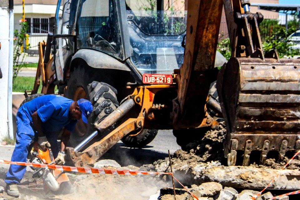 03.01.2017 - Construção de rede de drenagem na rua Candido de portinari- Areal