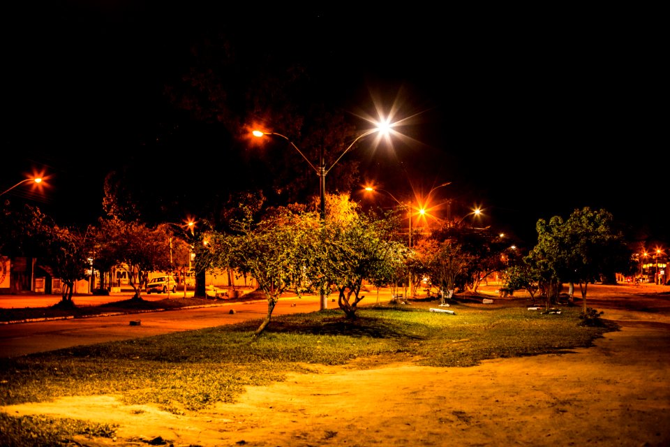 23.11.2017 - Postes da Duque de Caxias ganham iluminação de led