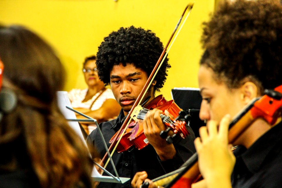18.01.2018 - Orquestra de Câmara do Sesc/MG se apresenta na Rodoviária de Pelotas