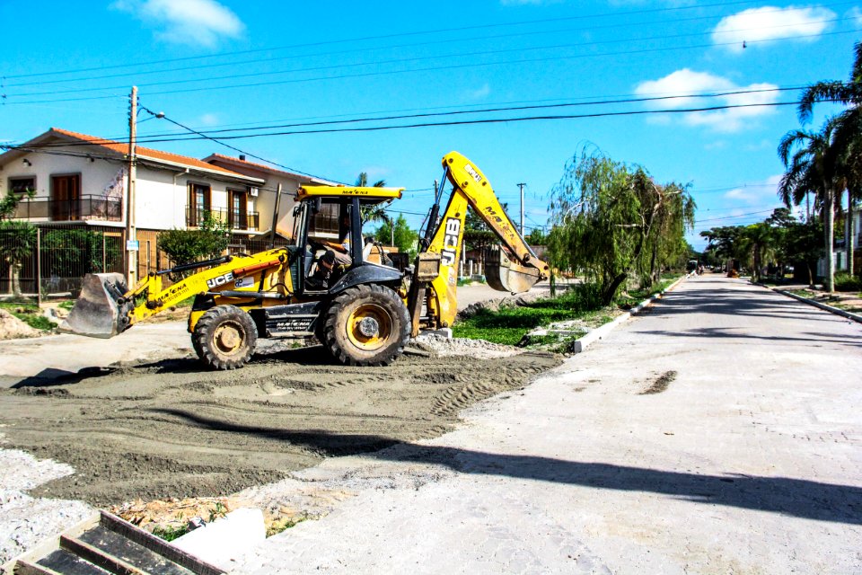 08.12.2017 - Obras na avenida Espirito Santo no Laranjal