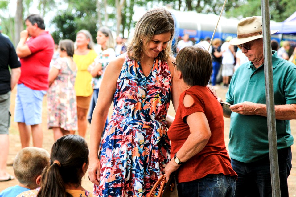 27.01.2018 - Prefeita Paula Mascarenhas durante abertura e Festa da Colheita da Uva, 8º Distrito, Colônia Santa Helena, propriedade de Dirceu Kurz - Foto: Gustavo Vara