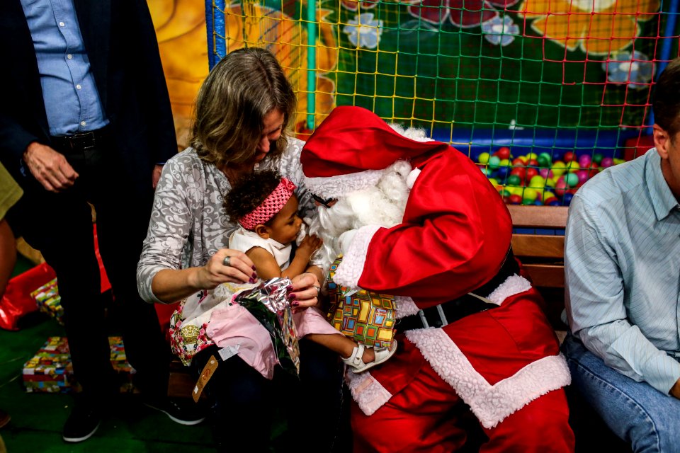 19.12.2017 - Prefeita Paula Mascarenhas na Festa de Natal Para as Crianças dos Abrigos
