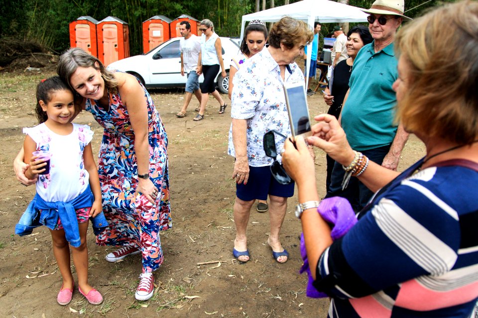 27.01.2018 - Prefeita Paula Mascarenhas durante abertura e Festa da Colheita da Uva, 8º Distrito, Colônia Santa Helena, propriedade de Dirceu Kurz - Foto: Gustavo Vara