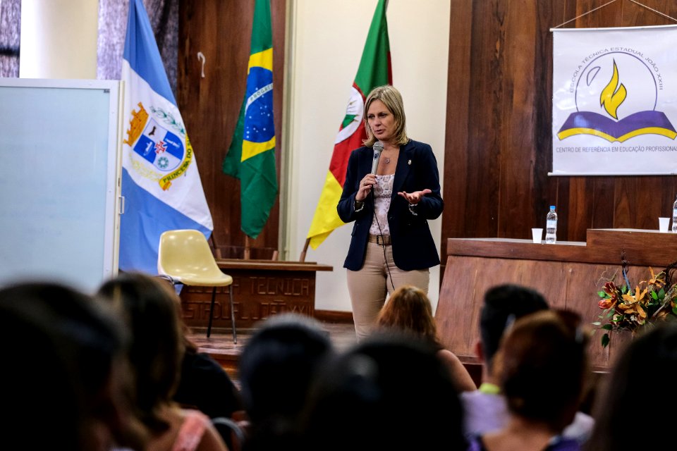 08.03.2018 SMED Palestra Dia da Mulher Fotos Gustavo Mansur