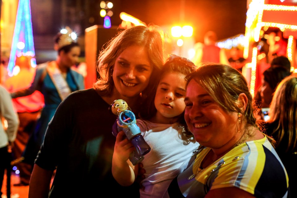 10.12.2017 - Prefeita Paula Mascarenhas e vice Idemar Barz na chegada do Papai Noel e entrega da chave da cidade