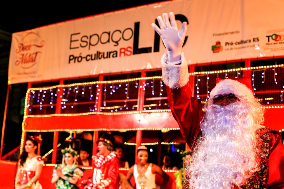 10.12.2017 - Prefeita Paula Mascarenhas e vice Idemar Barz na chegada do Papai Noel e entrega da chave da cidade