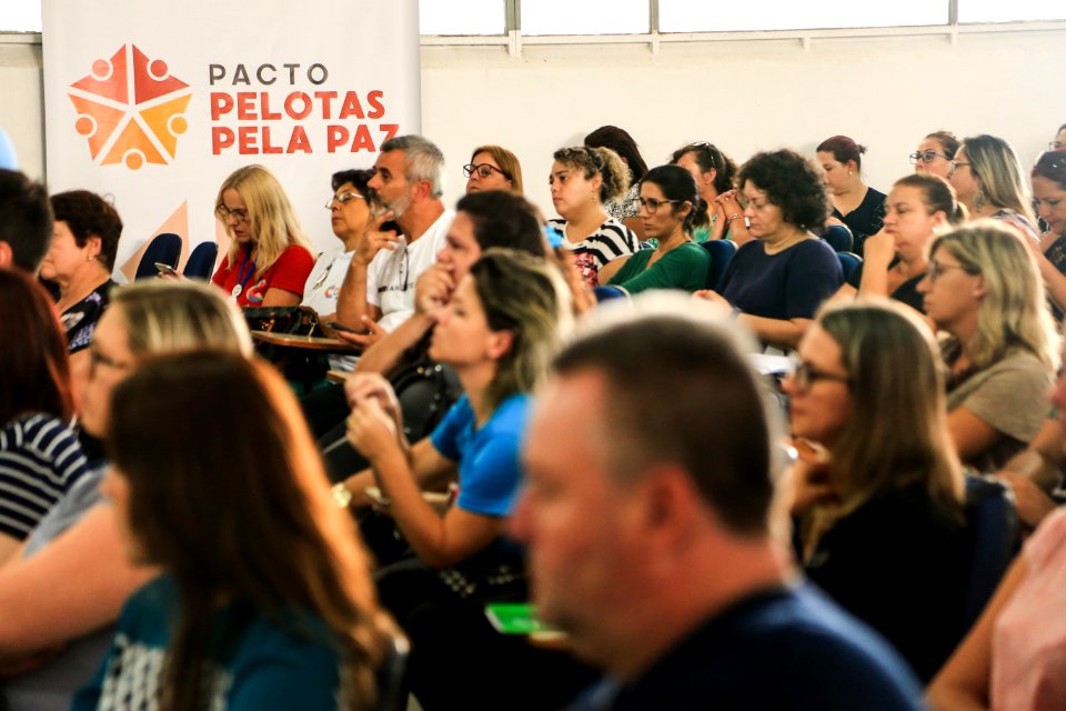 04.04.2018 - Prefeita Paula Mascarenhas durante o lançamento dos novos comitês territoriais do Cada Jovem Conta no auditório da SMED- Foto: Gustavo Vara