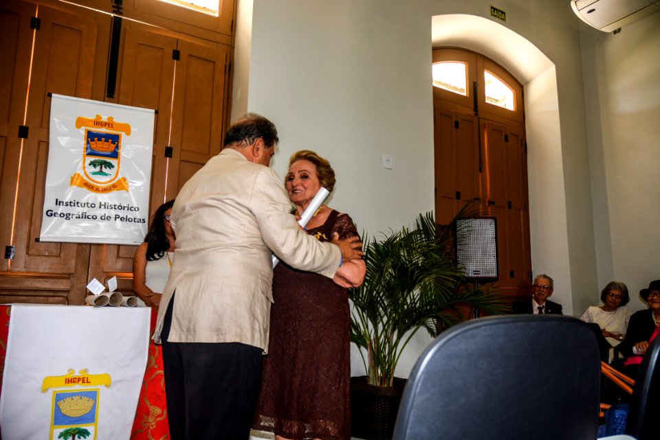 14.12.2017 - Vice-prefeito Idemar Barz na entrega de títulos sociais beneméritos do IHGPEL - Instituto Histórico Geográfico de Pelotas